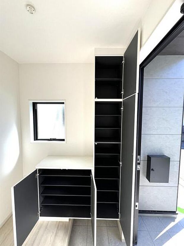 人気のシューズクローゼットです