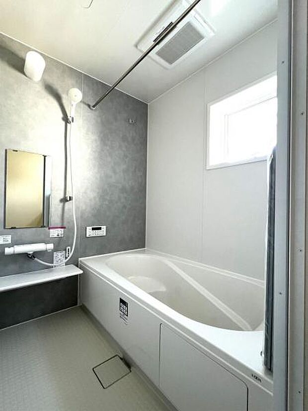 スタイリッシュな浴室で1日の疲れをゆったり癒されるのもいいですね。