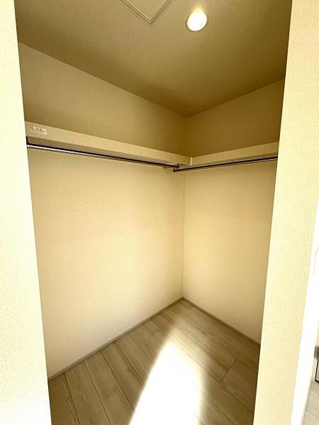 ウォークインクローゼット付きで収納も豊富。お部屋のスペースを有効的に使えそうですね。