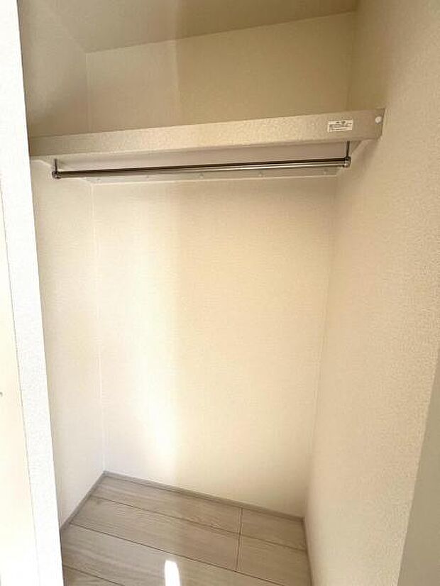 中の物を確認しやすく、取り出しやすい収納スペース。お部屋を広々とお使いいただけます。