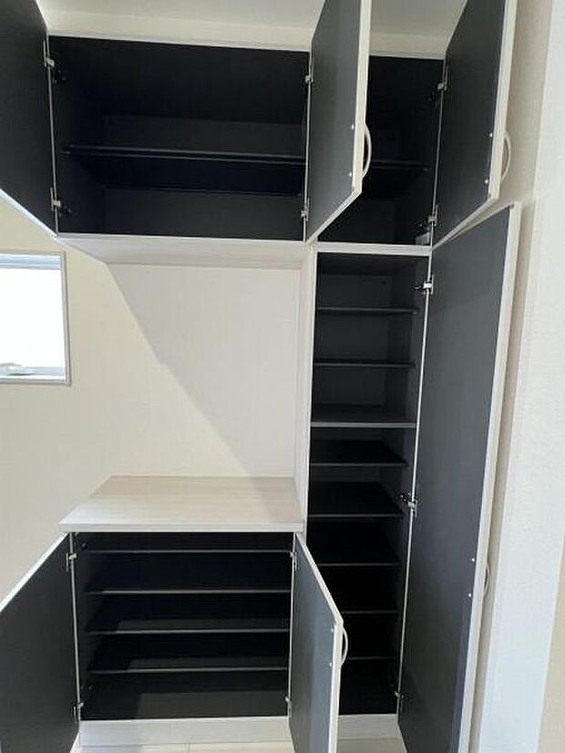 人気のシューズクローゼットです