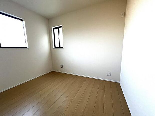 収納が備わっており、子供部屋や在宅ワークスペース等にもおすすめです。