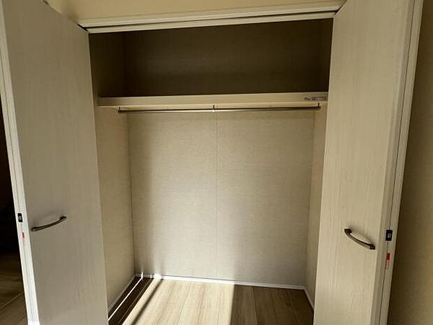 中の物を確認しやすく、取り出しやすい収納スペース。お部屋を広々とお使いいただけます。