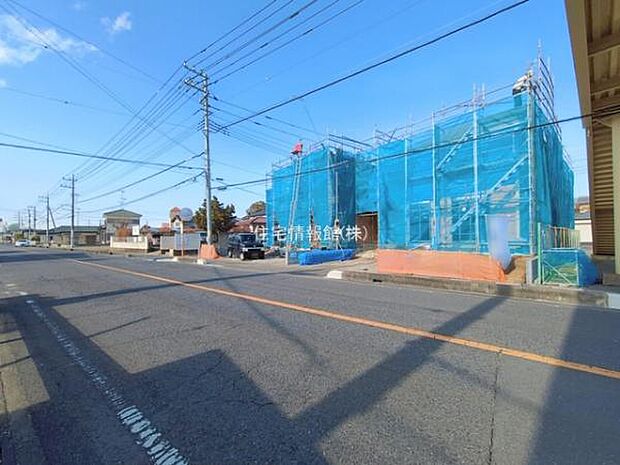 前面道路を含めた現地写真です。