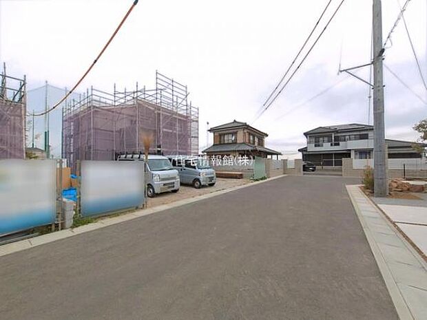 前面道路を含めた現地写真です。