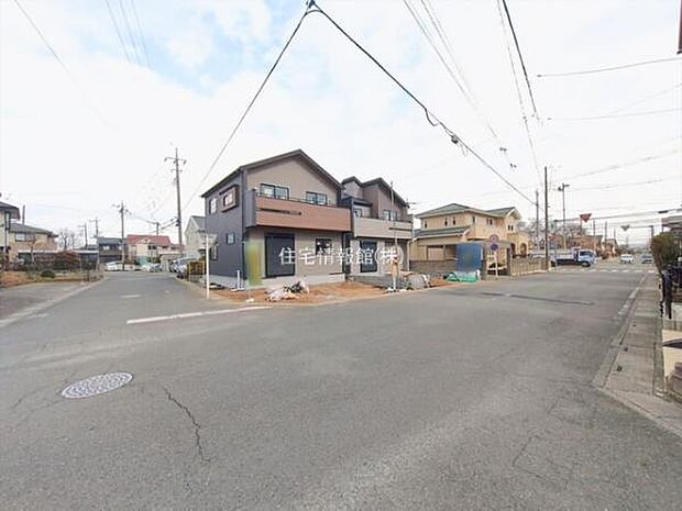 前面道路を含めた現地写真です。