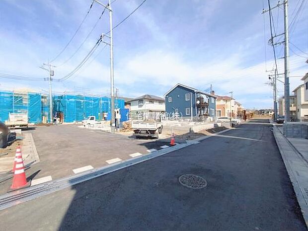 前面道路を含めた現地写真です。