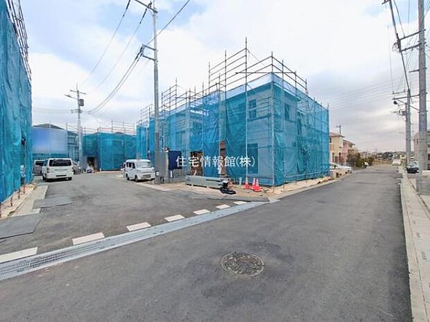 前面道路を含めた現地写真です。