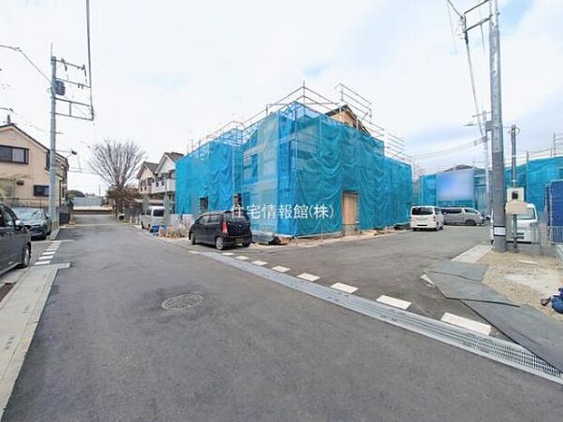 前面道路を含めた現地写真です。