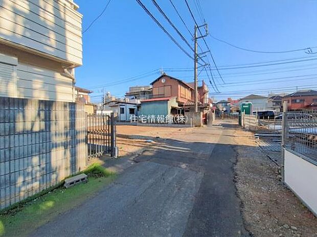 前面道路を含めた現地写真です。