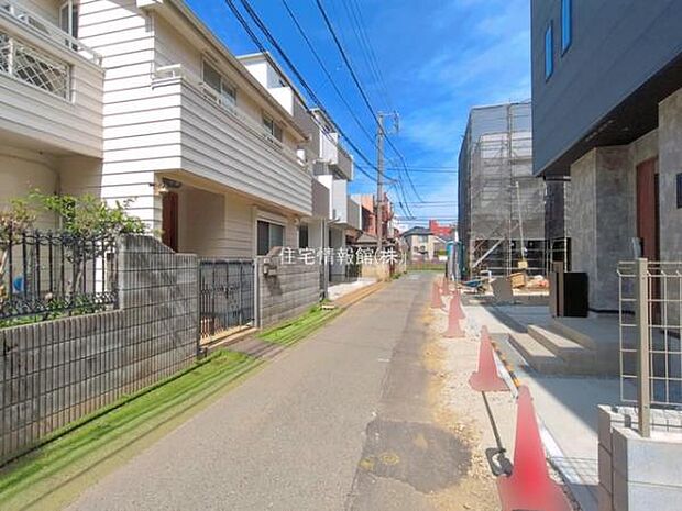 前面道路を含めた現地写真です。