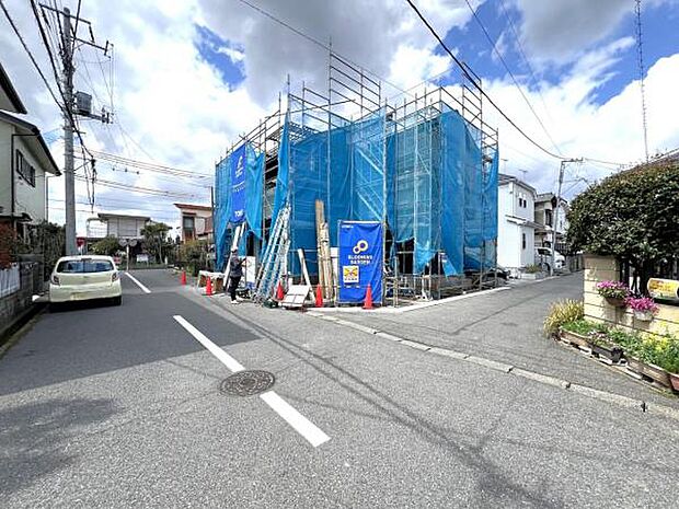 前面道路を含めた現地写真です。ぜひ周辺環境も併せてご覧ください。