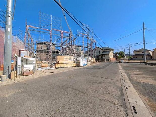 前面道路を含めた現地写真です。