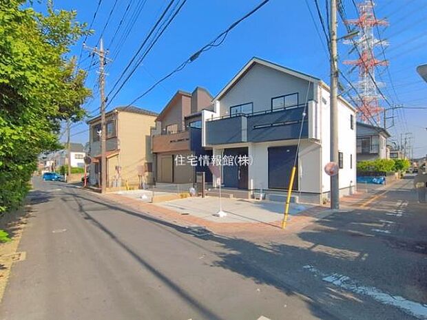 前面道路を含めた現地写真です。