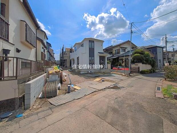 前面道路を含めた現地写真です。