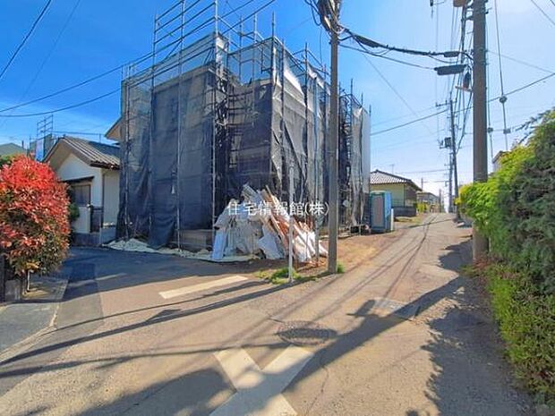 前面道路を含めた現地写真です。