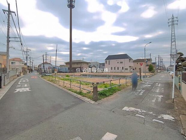 前面道路を含めた現地写真です。