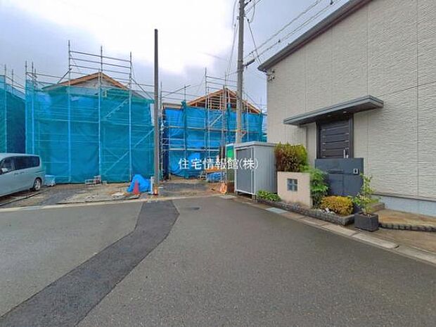 前面道路を含めた現地写真です。