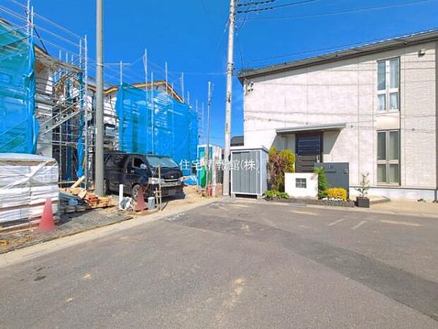 前面道路を含めた現地写真です。