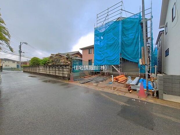 前面道路を含めた現地写真です。