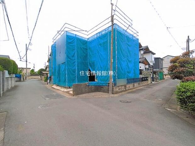 前面道路を含めた現地写真です。