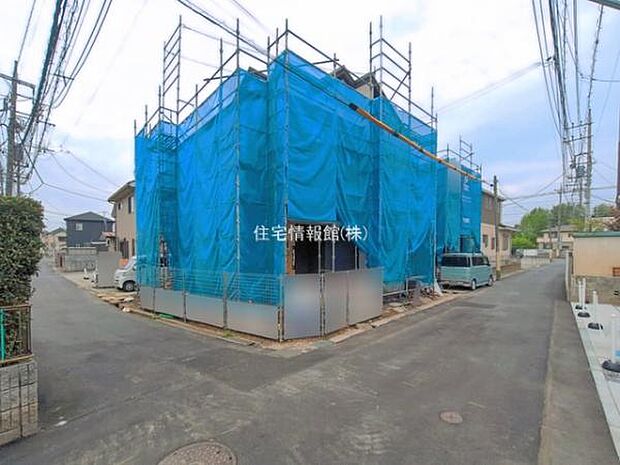 前面道路を含めた現地写真です。