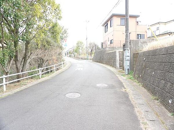 開放的な前面道路は約6mです。