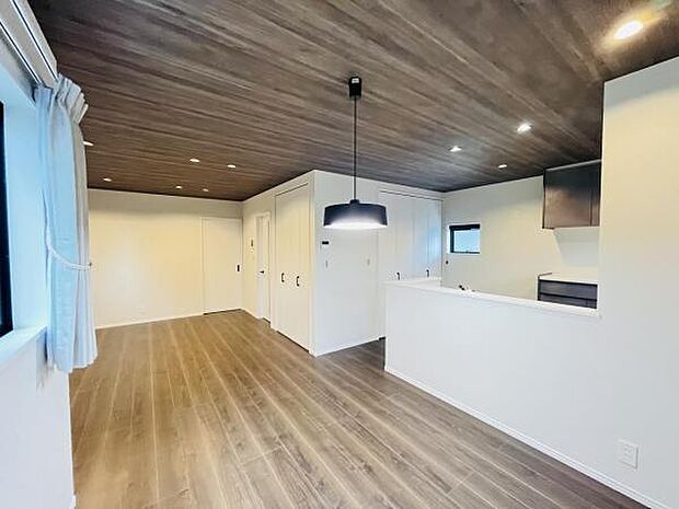 リビングダイニングになります。ご家族そろっての素敵な空間になりそうですね。