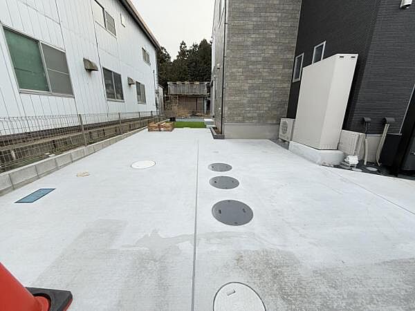 駐車場ももちろん完備しておりますのでお車所有の方にも心強いです。