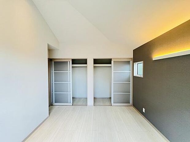 中の物を確認しやすく、取り出しやすい収納スペース。お部屋を広々とお使いいただけます。