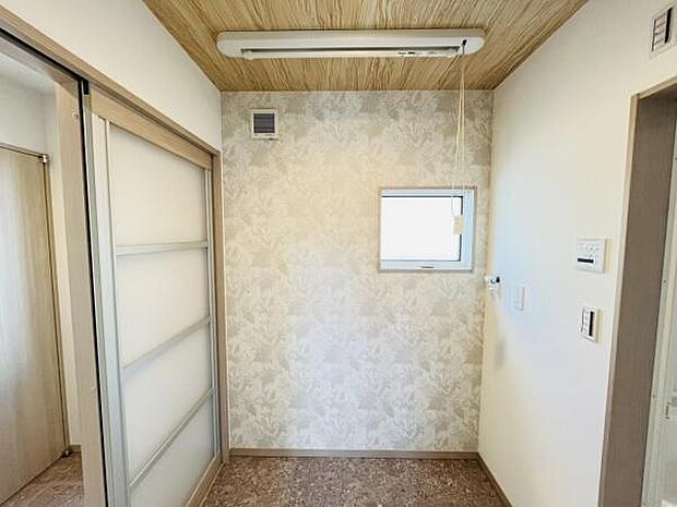 お天気を気にせずお洗濯ができ、室内干し可能です。