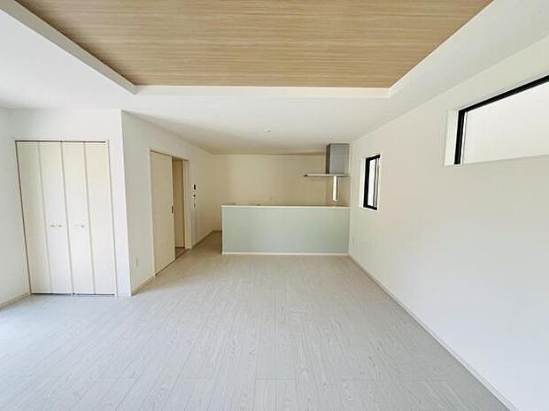 家族とゆったり時間を過ごせるリビングダイニング。