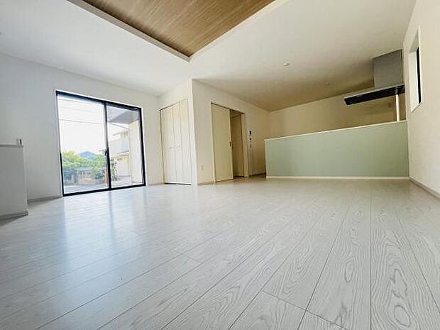 リビングダイニングになります。ご家族そろっての素敵な空間になりそうですね。