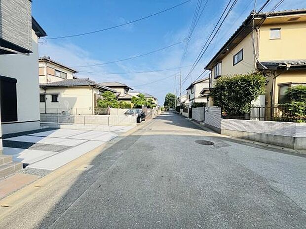 前面道路を含めた現地写真です。