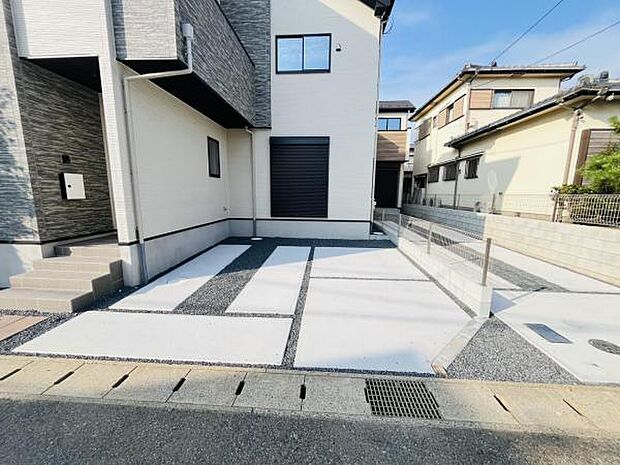 駐車場ももちろん完備しておりますのでお車所有の方にも心強いです。