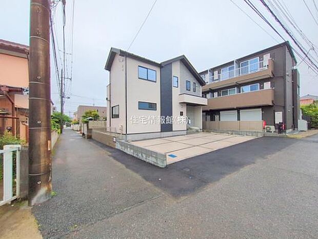 前面道路を含めた現地写真です。