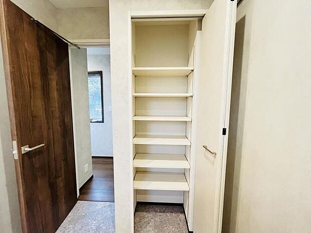 脱衣所に収納スペースを設置