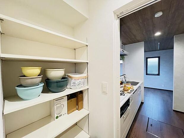 パントリーです。動線も便利になります。