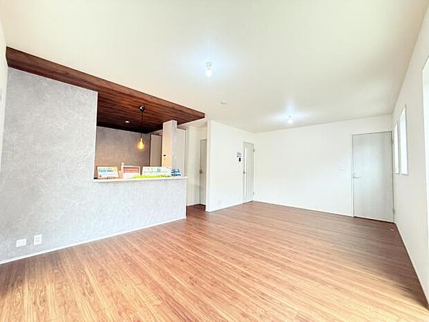 リビングダイニングになります。ご家族そろっての素敵な空間になりそうですね。