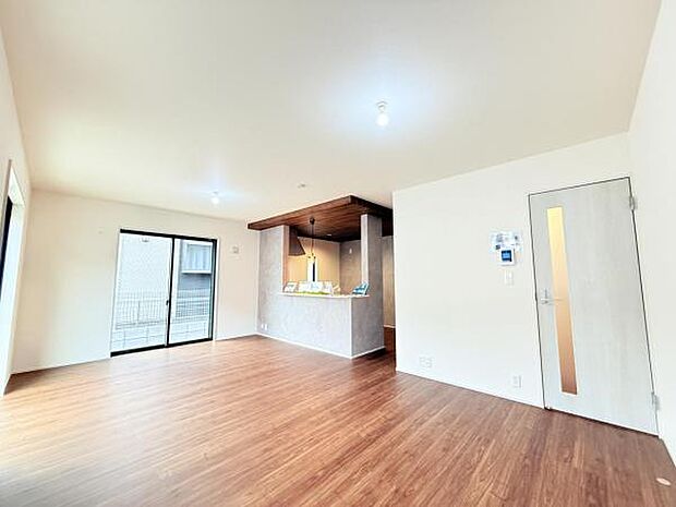 家族団らんの場所としてゆったりと居心地の良いリビングです。