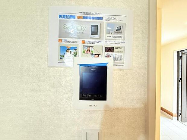 訪問者を確認できるTVモニター付きインターフォンです。