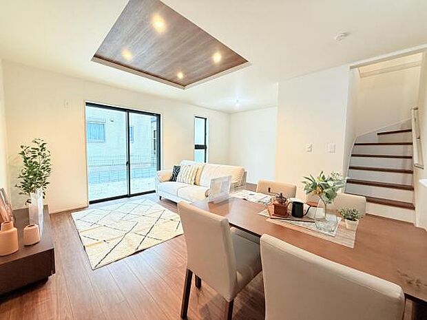 リビングダイニングになります。ご家族そろっての素敵な空間になりそうですね。