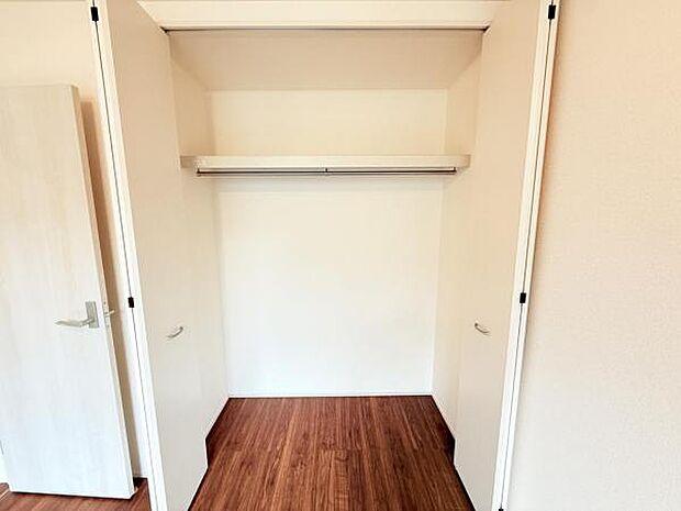 いつでもお部屋をスッキリお使い頂ける収納スペースを設置。