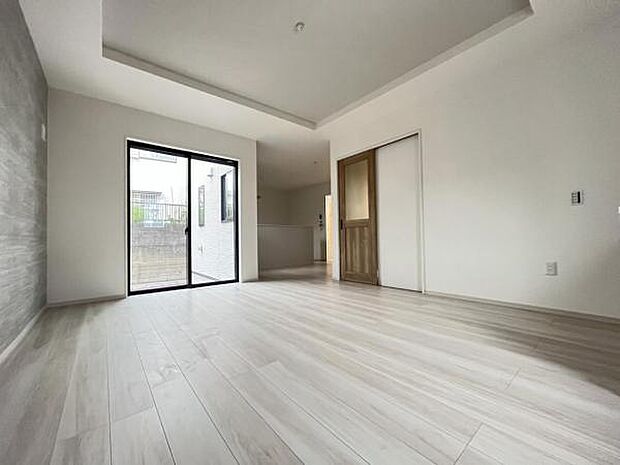 家族とゆったり時間を過ごせるリビングダイニング。