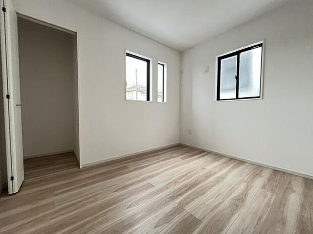 いつでもお部屋をスッキリお使い頂ける収納スペースを設置。