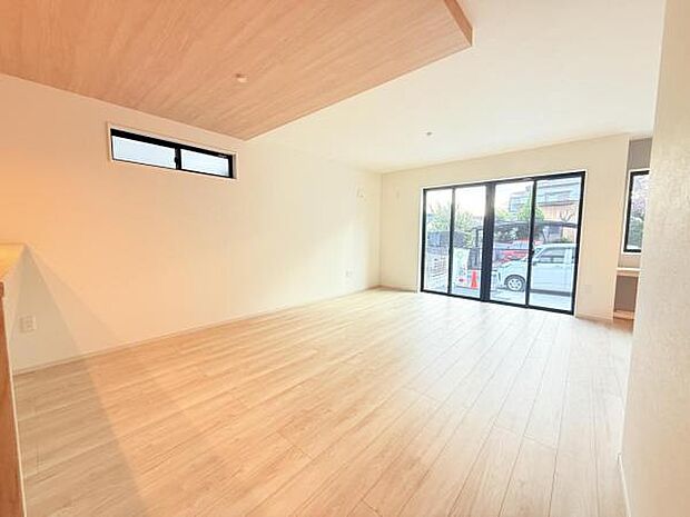 リビングダイニングになります。ご家族そろっての素敵な空間になりそうですね。