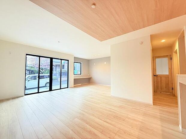 家族団らんの場所としてゆったりと居心地の良いリビングです。