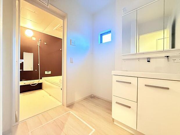 脱衣所は小さなお子様がいるご家庭にも重宝されます。