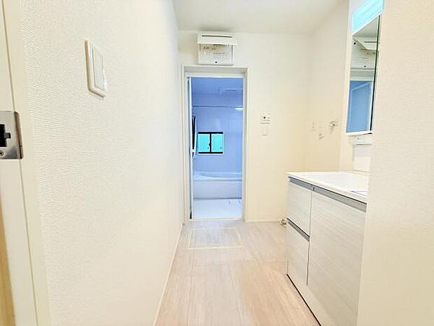 脱衣所は小さなお子様がいるご家庭にも重宝されます。