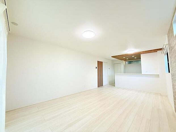 家族団らんの場所としてゆったりと居心地の良いリビングです。